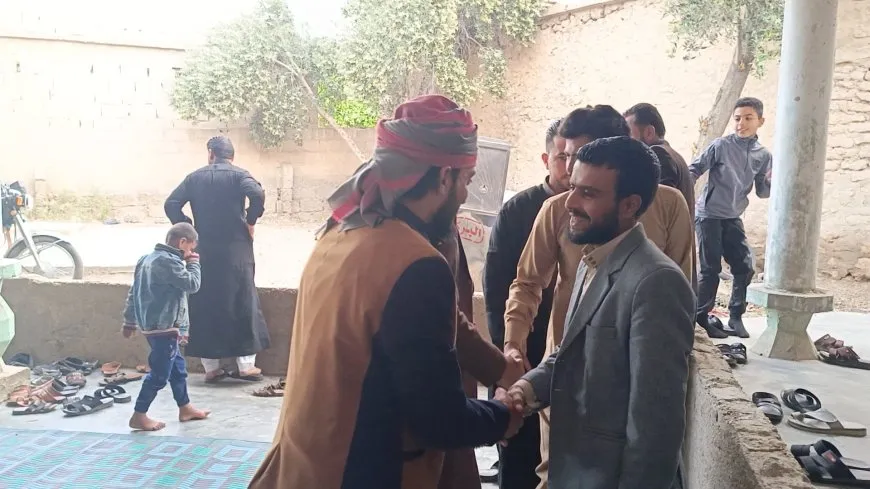 Perform Eid prayers and visits shrines of martyrs in NE Syria