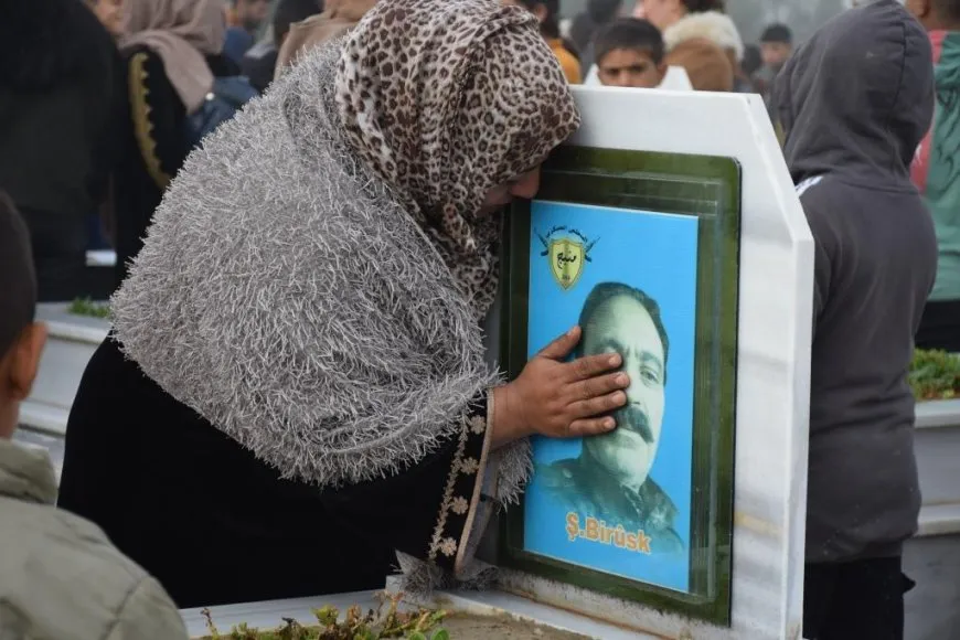 Perform Eid prayers and visits shrines of martyrs in NE Syria
