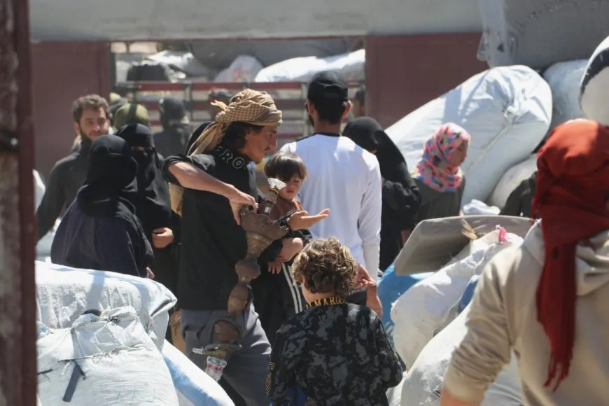 69 families leave al-Ho Camp towards Deir ez-Zor