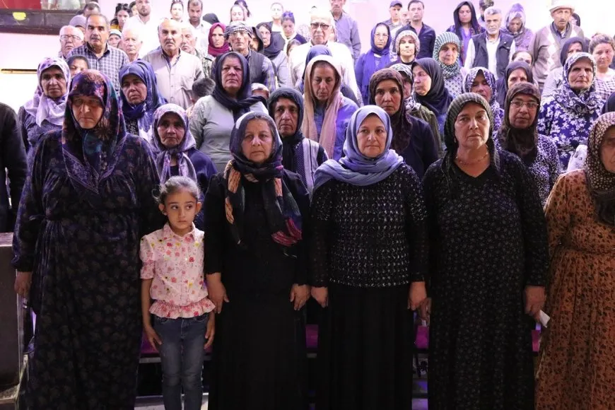 On Martyrs' Day eve people of NE Syria light candles on their shrines