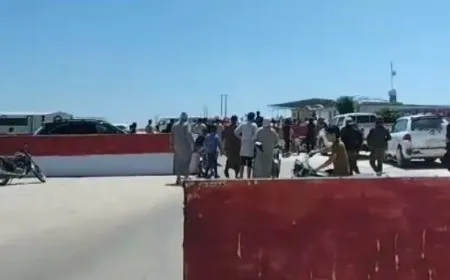 Protest against reopening of Abu al-Zandin crossing