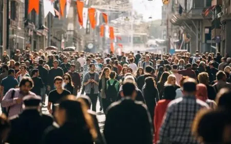 Woman shot dead in front of passersby in Istanbul
