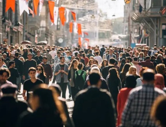 Woman shot dead in front of passersby in Istanbul