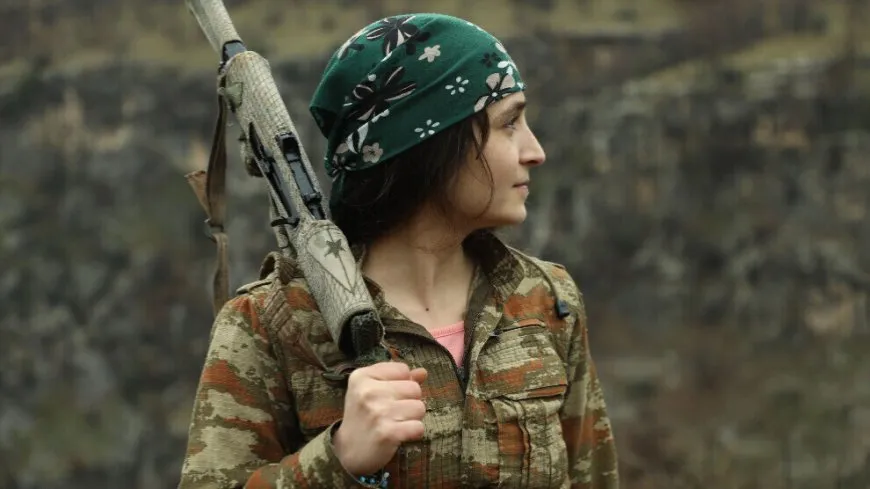 Free Women's Units - Star fighters kill Turkish soldier