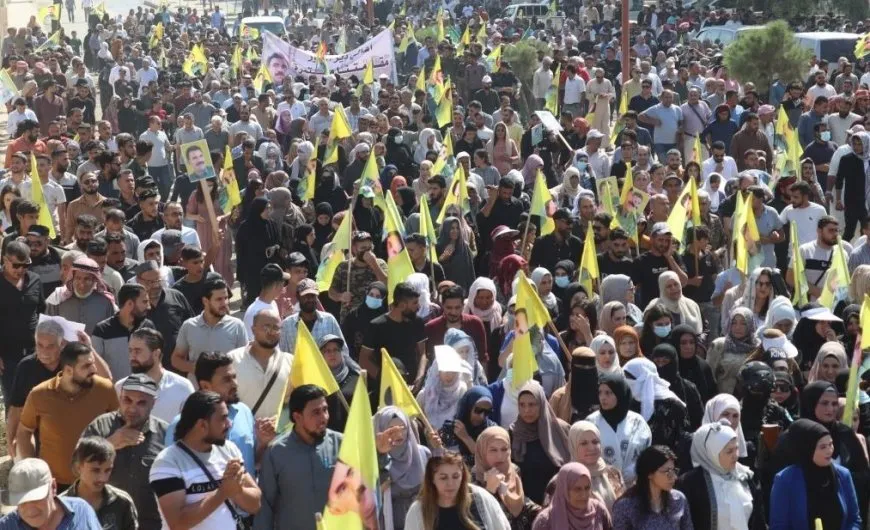 Thousands of protesters condemn international conspiracy, pledge to achieve Leader's physical freedom 