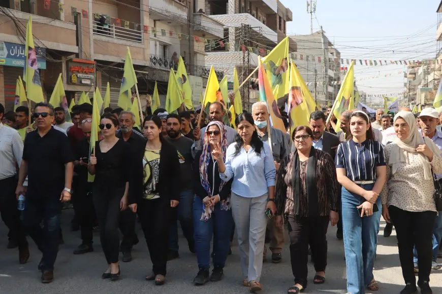 Massive rallies against international conspiracy