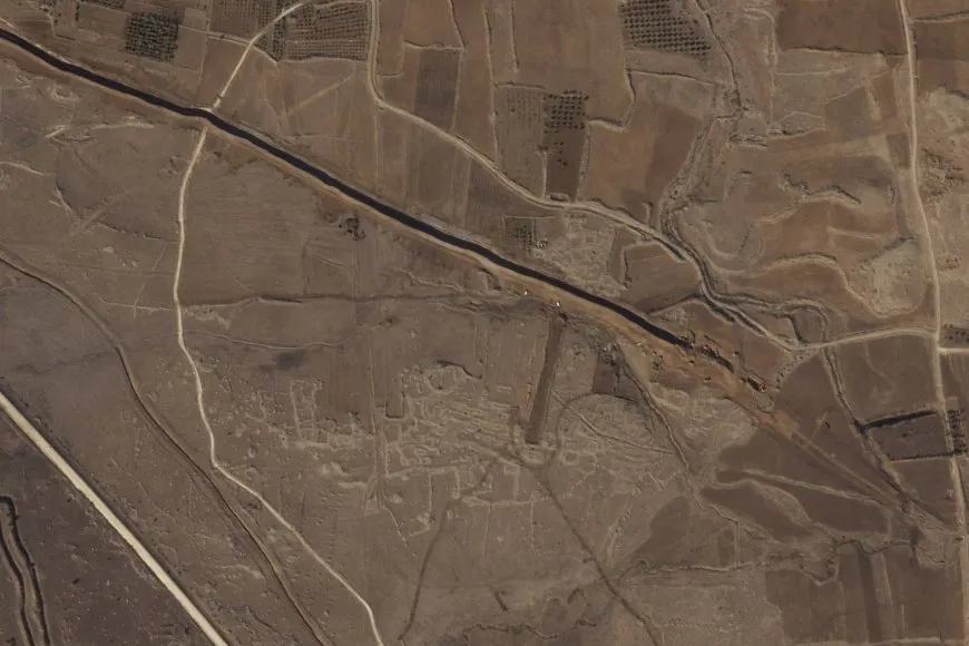 Israeli structures along demilitarized zone with Syria