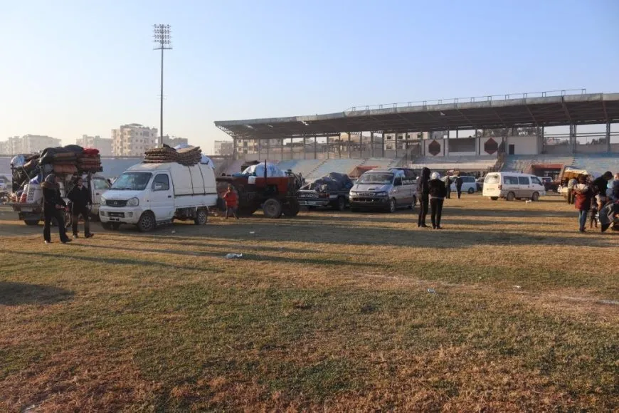 IDPs from Aleppo and Shahba arrive at shelters in Raqqa