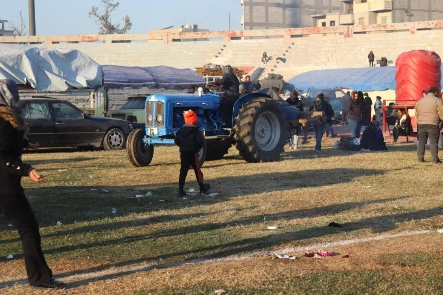 IDPs from Aleppo and Shahba arrive at shelters in Raqqa