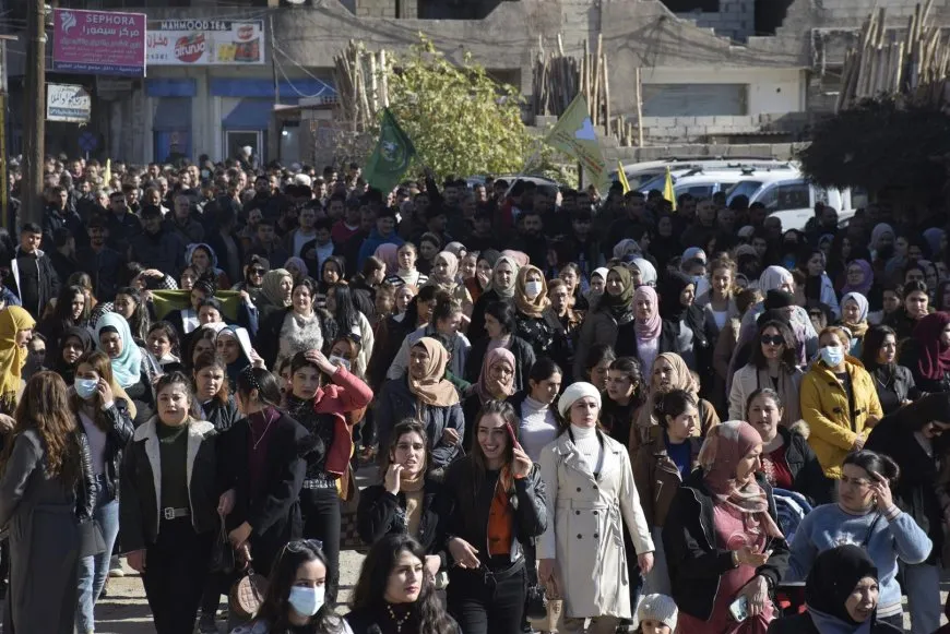 Throats of thousands in Darbasiyah call for unity and resistance