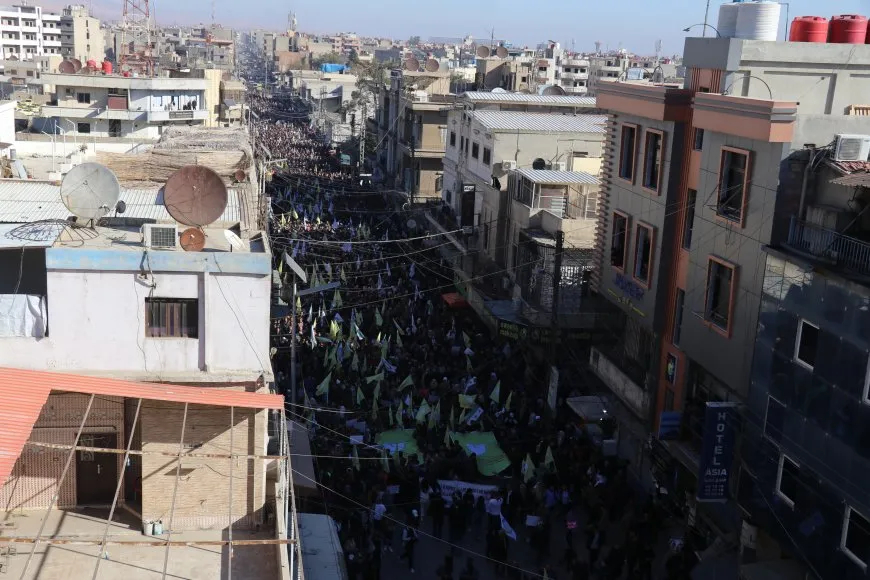 Qamishlo residents protest Turkish occupation under SDF and new Syria flags
