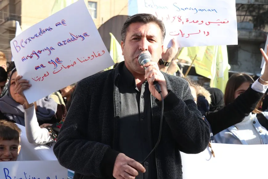 Qamishlo residents protest Turkish occupation under SDF and new Syria flags