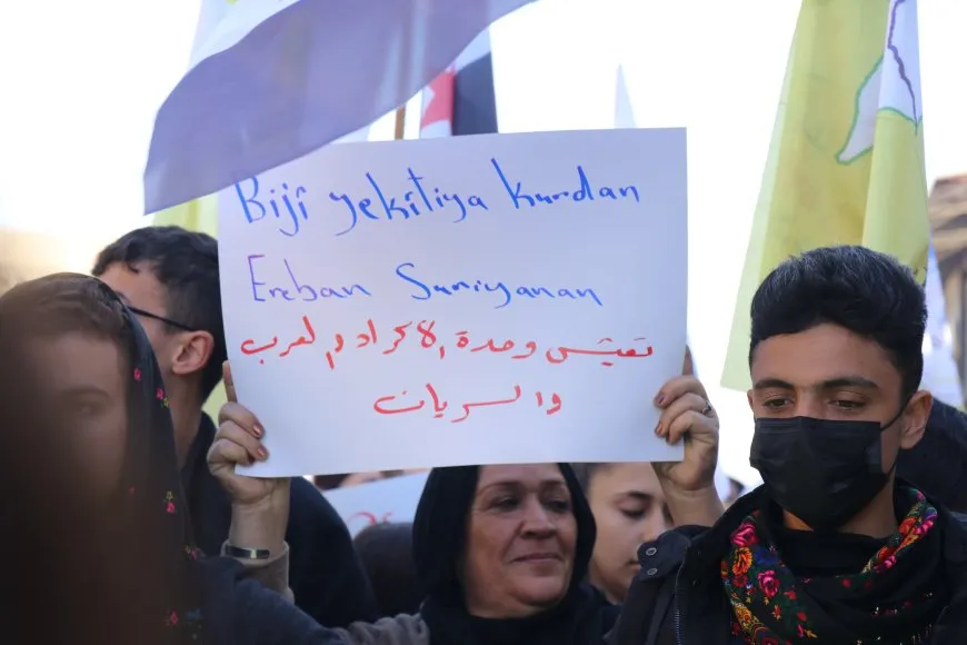 Qamishlo residents protest Turkish occupation under SDF and new Syria flags