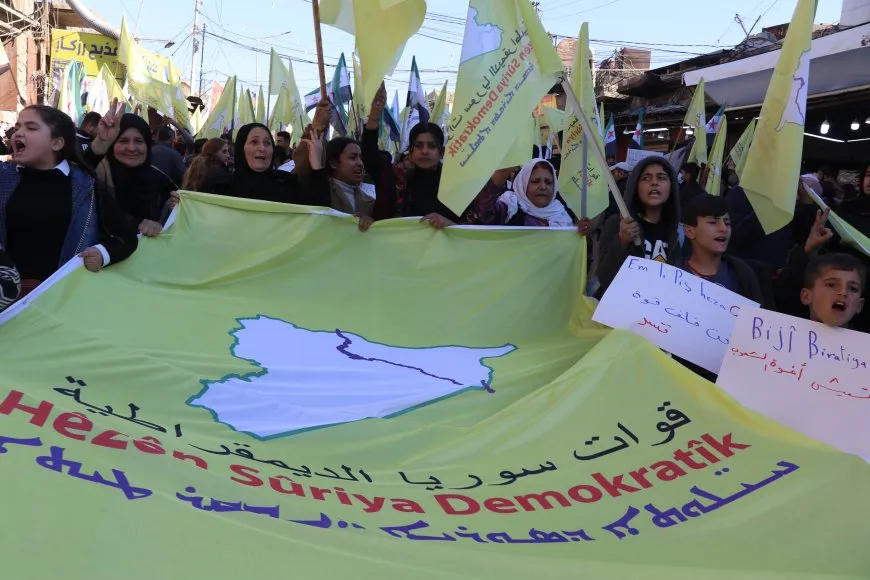 Qamishlo residents protest Turkish occupation under SDF and new Syria flags
