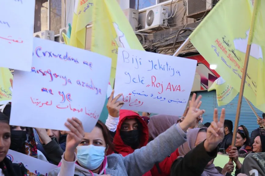 Qamishlo residents protest Turkish occupation under SDF and new Syria flags