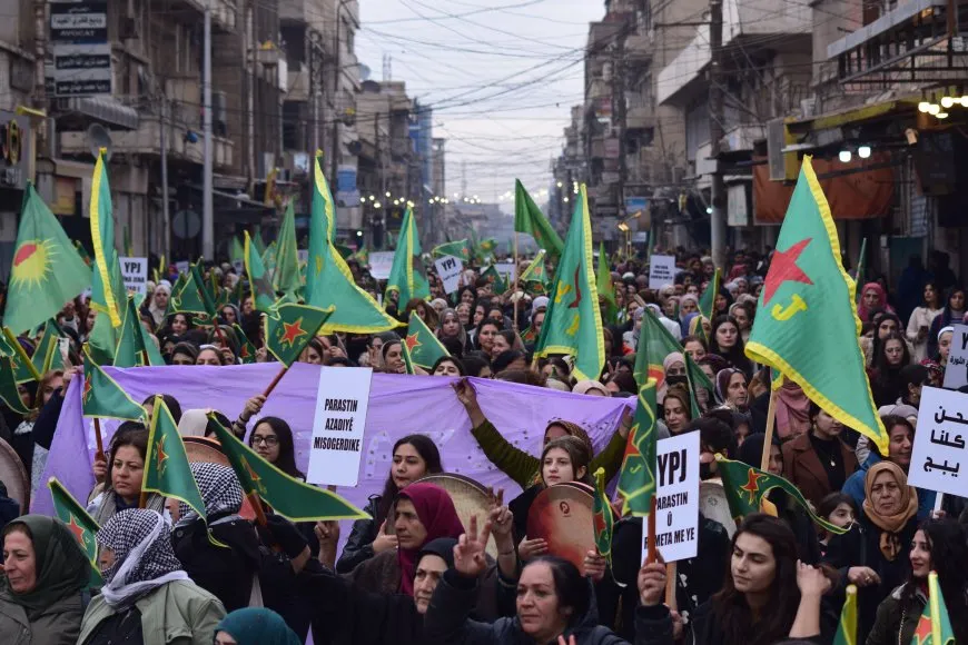 Thousands of women march in support of YPJ resistance