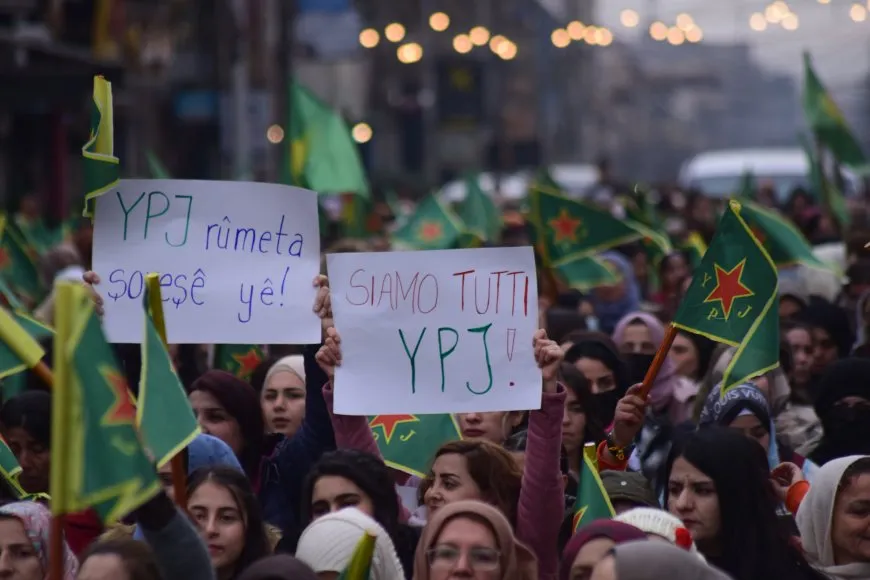 Thousands of women march in support of YPJ resistance