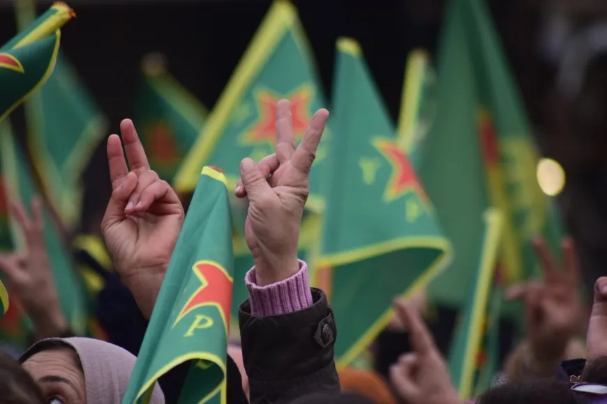 Thousands of women march in support of YPJ resistance