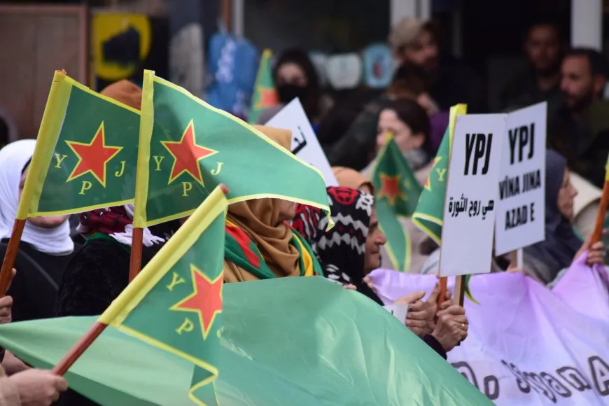 Thousands of women march in support of YPJ resistance
