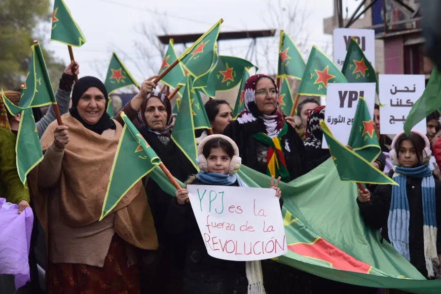 Thousands of women march in support of YPJ resistance