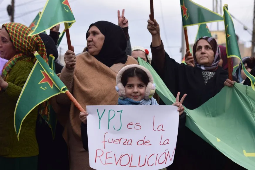 Thousands of women march in support of YPJ resistance