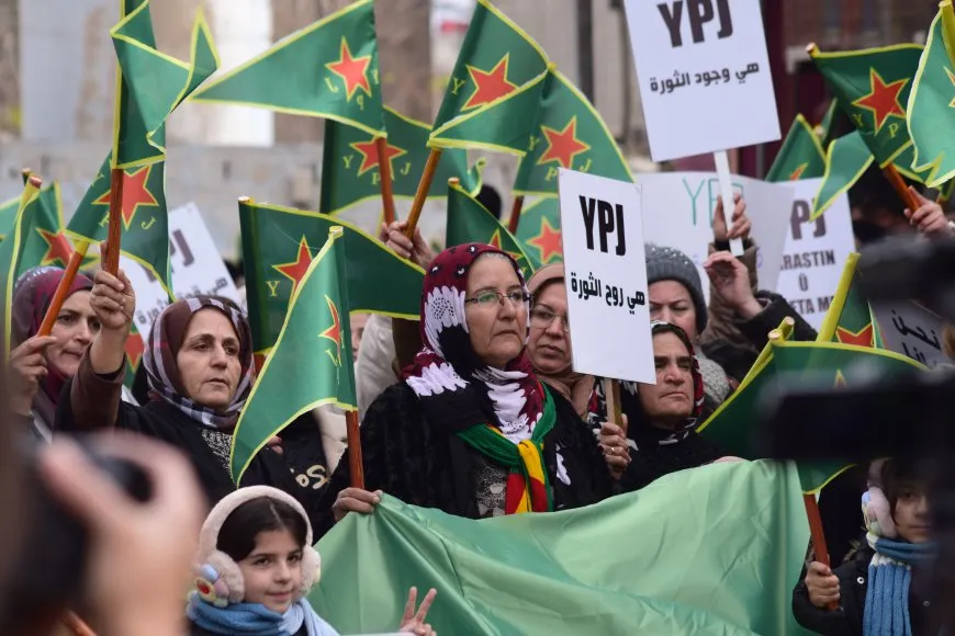 Thousands of women march in support of YPJ resistance