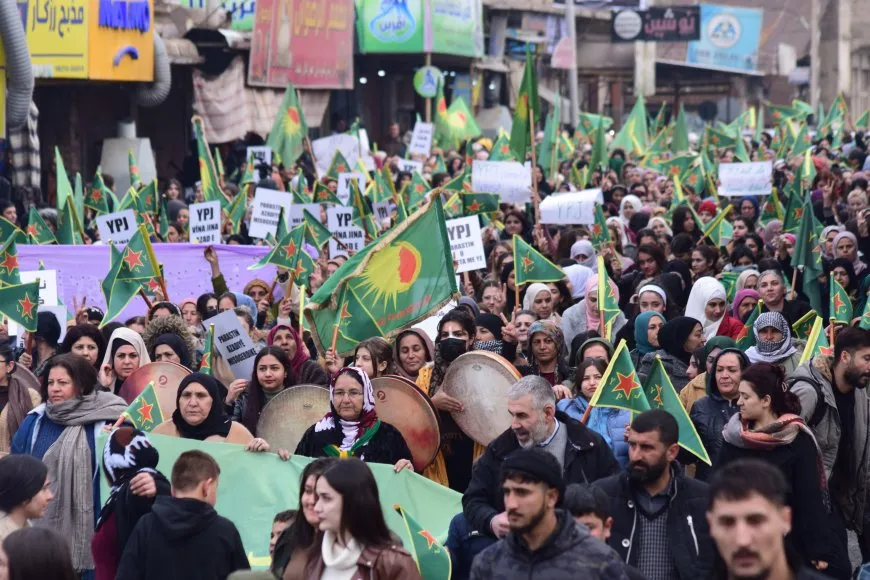 Thousands of women march in support of YPJ resistance
