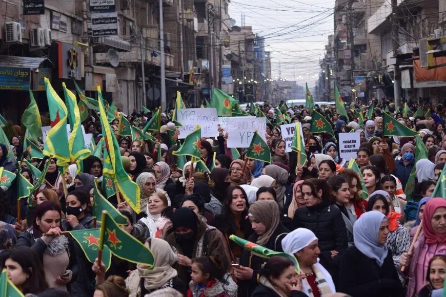 Thousands of women march in support of YPJ resistance