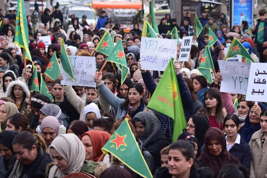 Thousands of women march in support of YPJ resistance