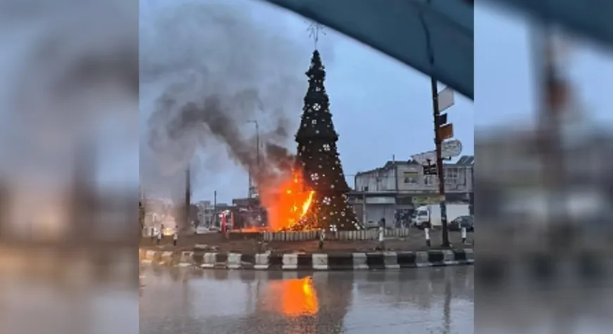 Demonstrations in Damascus to protest against setting fire to Christmas tree in Hama