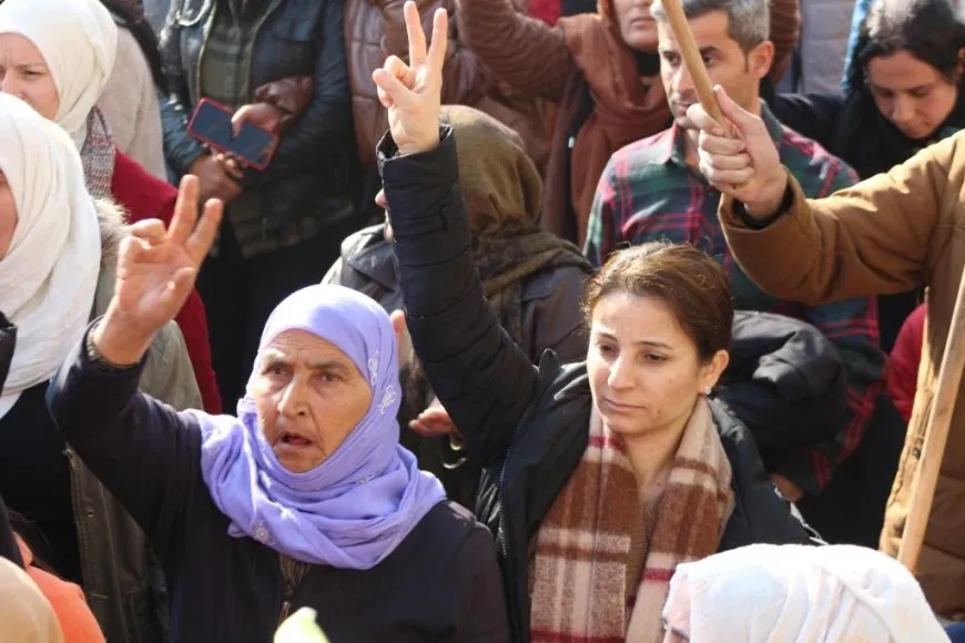 Thousands of Euphrates residents take to streets, denouncing occupation