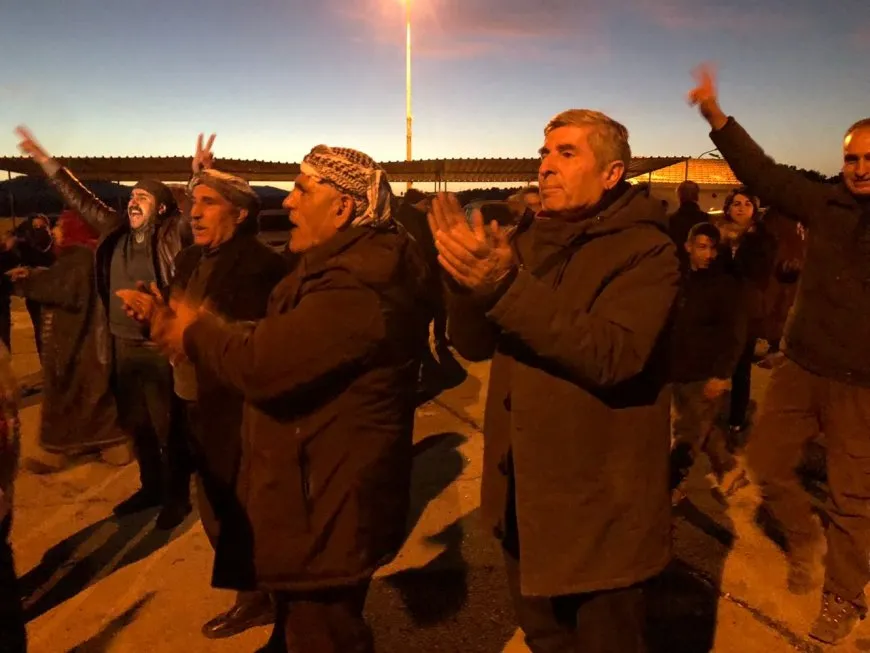Hundreds of al-Jazira canton residents arrive at Tishreen Dam