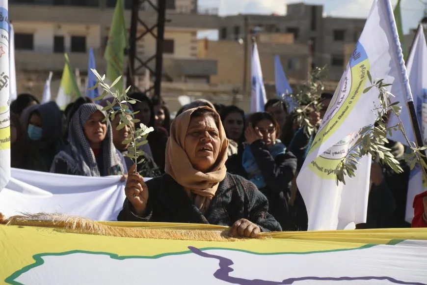 Protest condemns Turkish attacks on sit-in participants at Tishrin Dam
