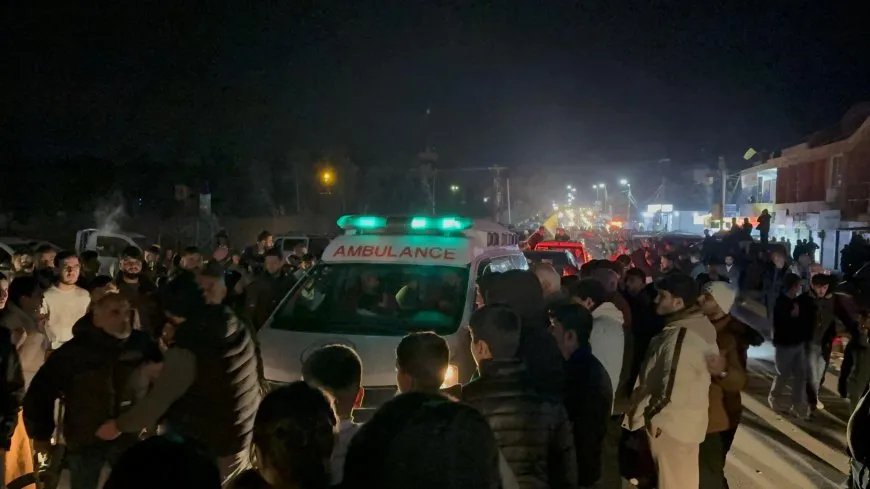 Residents welcome protesters during their return from Tishrin Dam