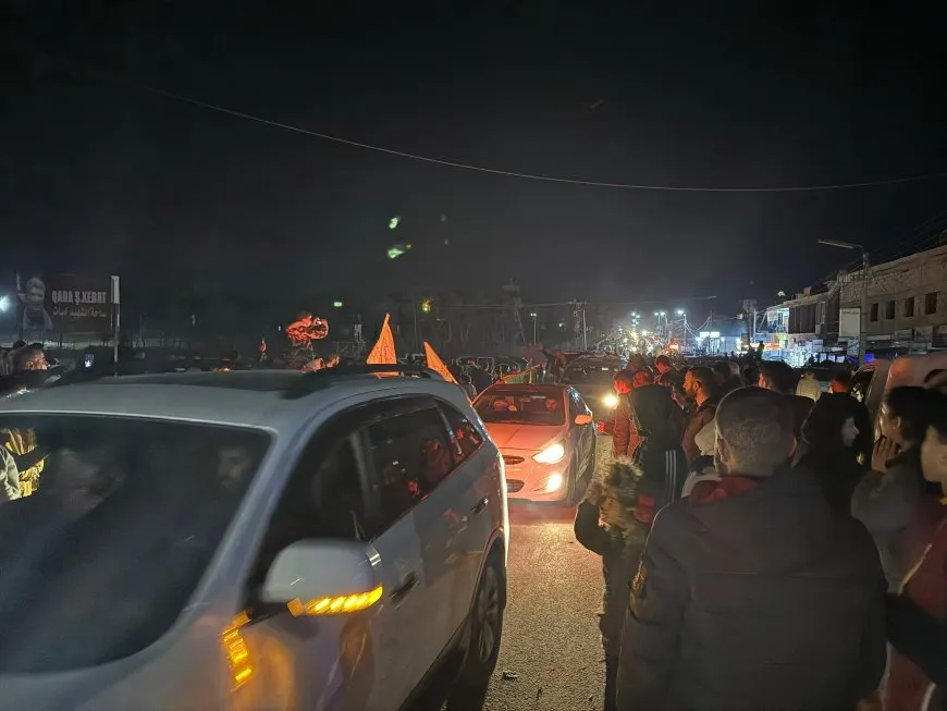 Residents welcome protesters during their return from Tishrin Dam