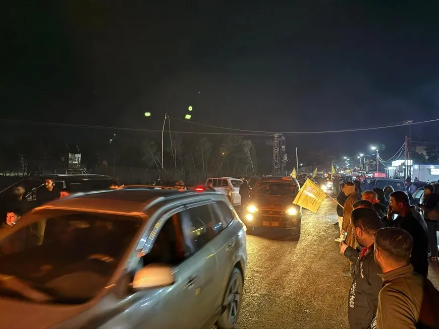 Residents welcome protesters during their return from Tishrin Dam