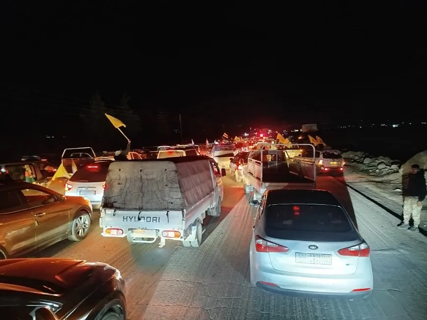 Residents welcome protesters during their return from Tishrin Dam