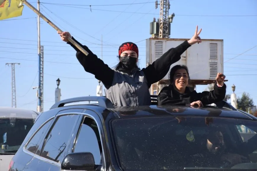 People of Kobani welcome returning protesters  from Tishrin Dam