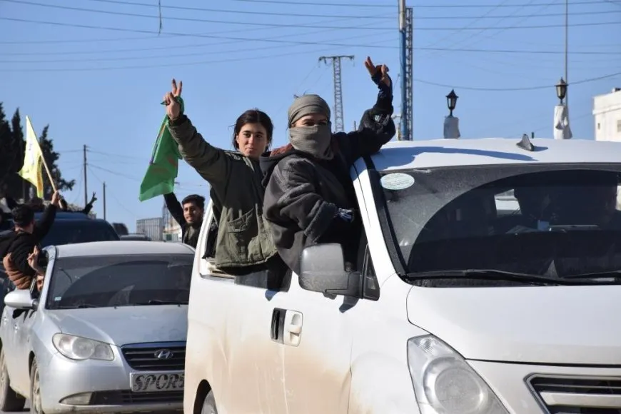People of Kobani welcome returning protesters  from Tishrin Dam