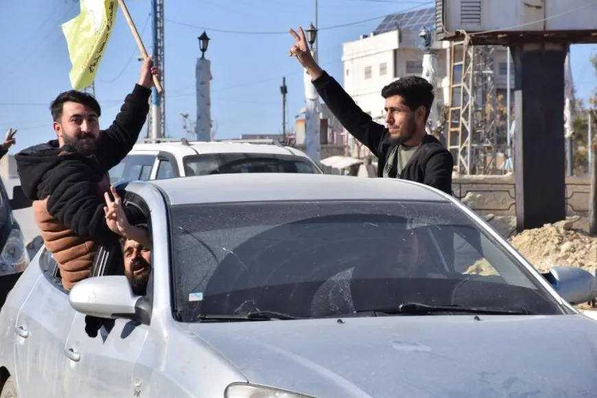 People of Kobani welcome returning protesters  from Tishrin Dam