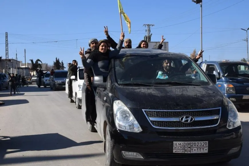 People of Kobani welcome returning protesters  from Tishrin Dam