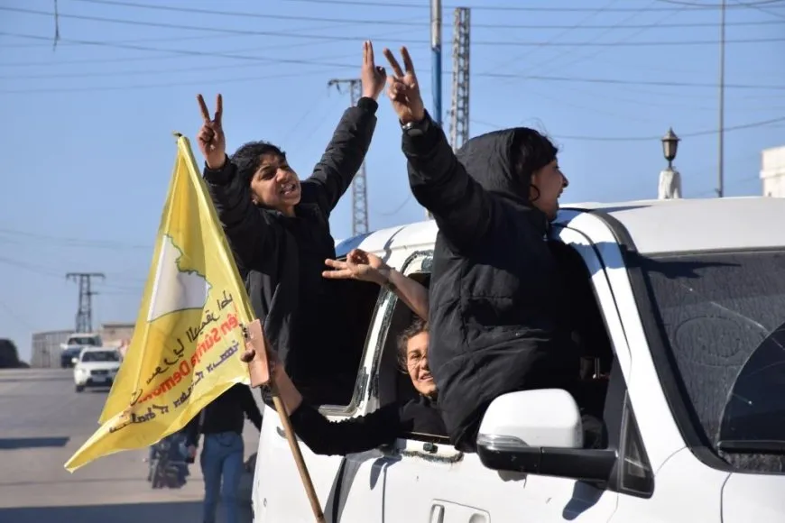People of Kobani welcome returning protesters  from Tishrin Dam