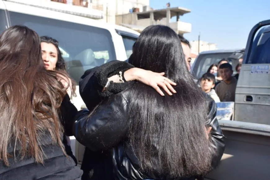 People of Kobani welcome returning protesters  from Tishrin Dam