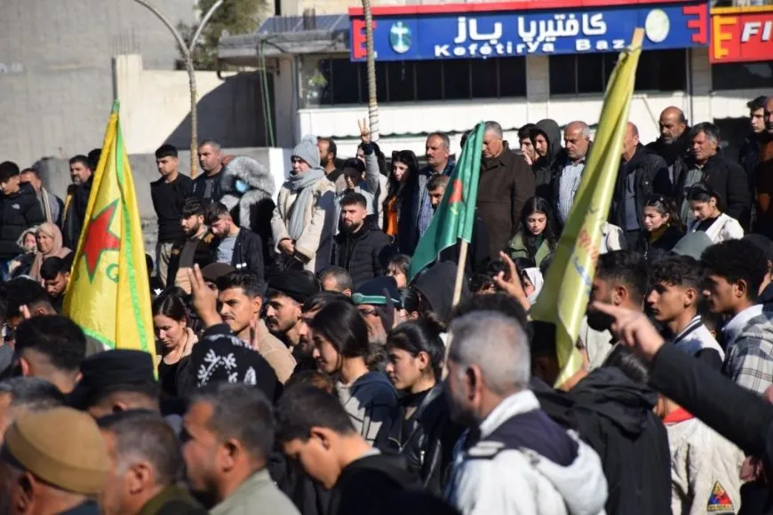 People of Kobani welcome returning protesters  from Tishrin Dam