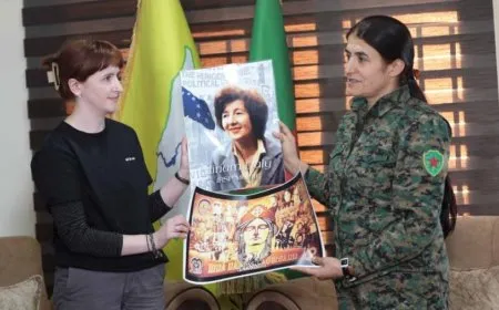 Delegation of foreign activists and journalists visits YPJ