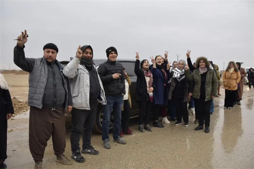 Residents of Jazera Canton head to Tishrin Dam to participate in protests