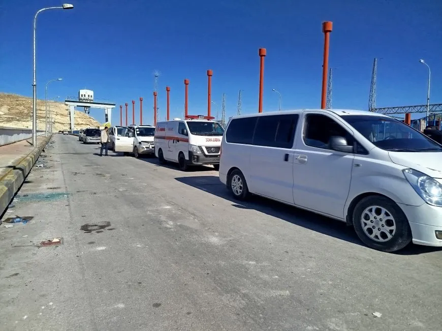 Convoy of Protesters from Tabqa, Raqqa arrives at Tishrin Dam