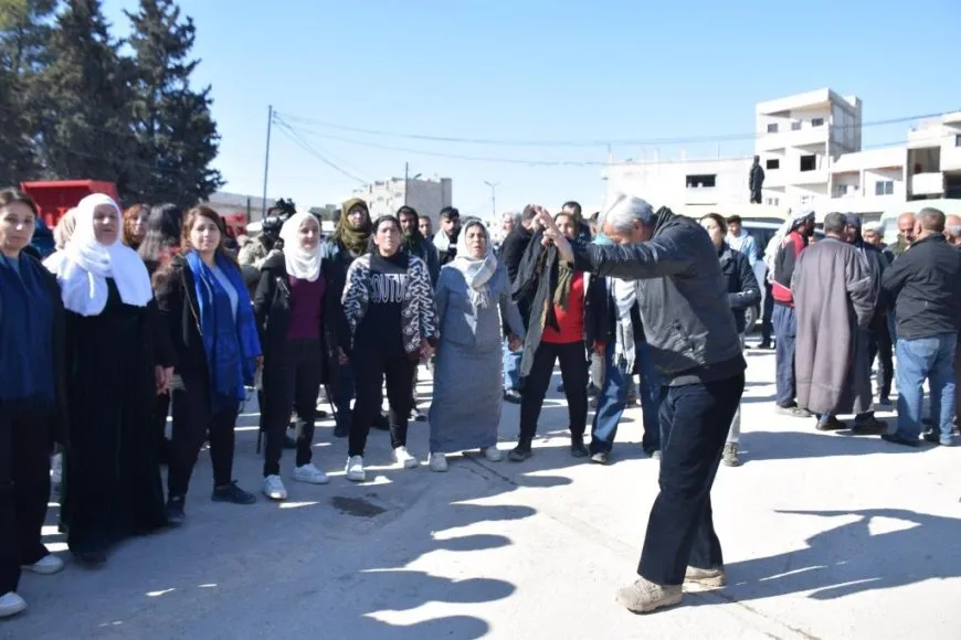 People of Euphrates Canton head to Tishrin Dam fervently