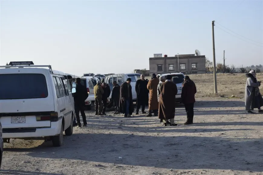 Residents of Jazera Canton head to Tishrin Dam