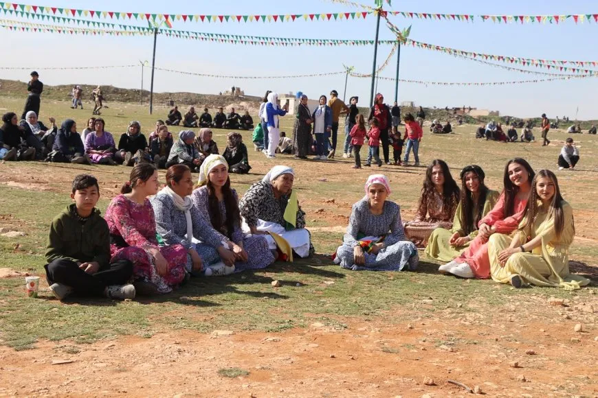 Mass crowds head to March 8th squares